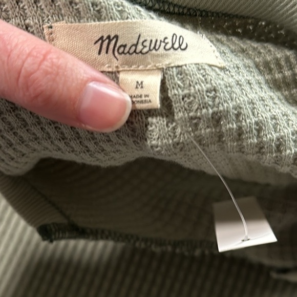 Madwell Waffle Split-Neck Crop Tee - Picture 5 of 6